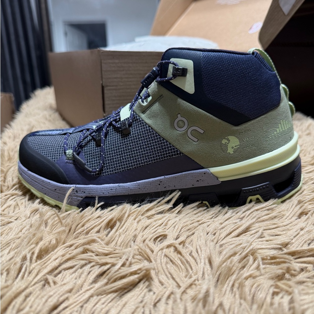 On Running Mid-Top Hiking Boot in Olive Green and Black Womens 5.5